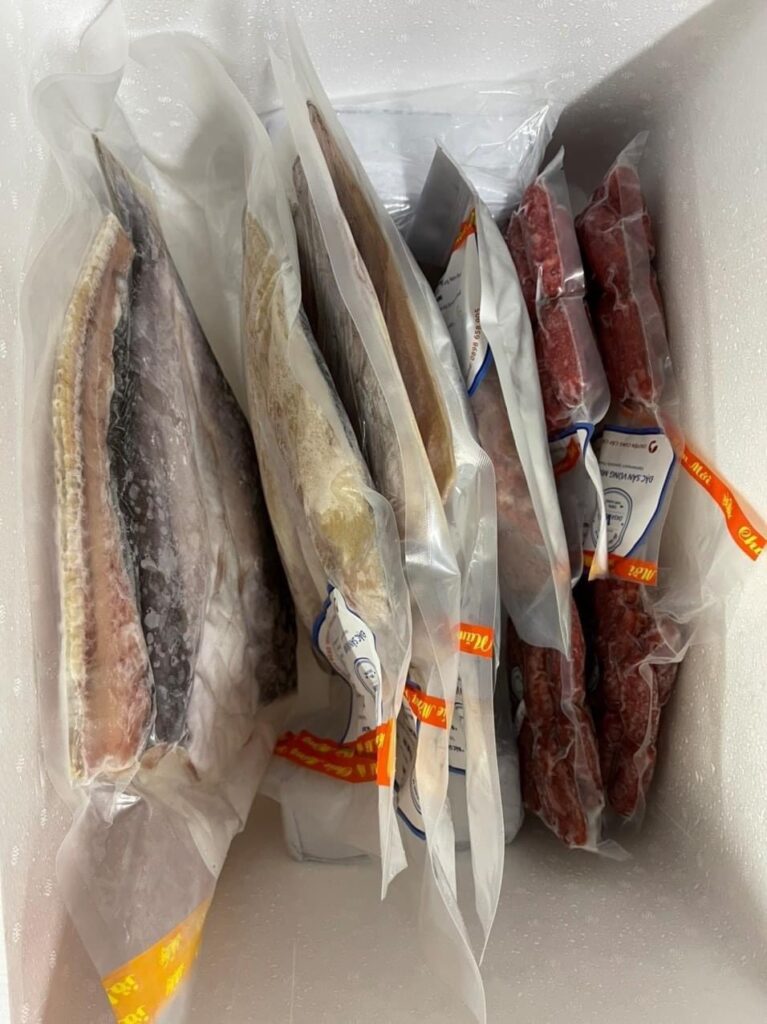 Đóng hàng thực phẩm gửi đi xa